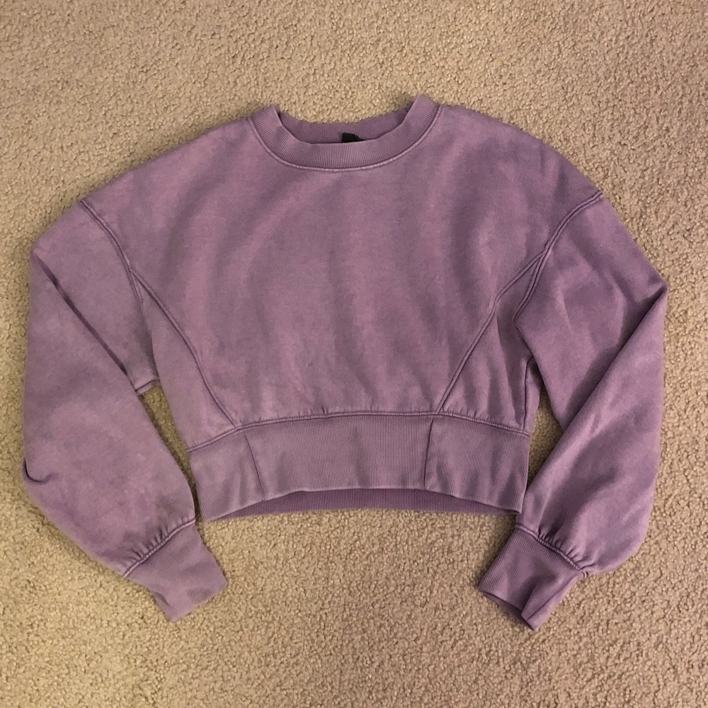 Wild fable- cropped dusty purple medium crewneck